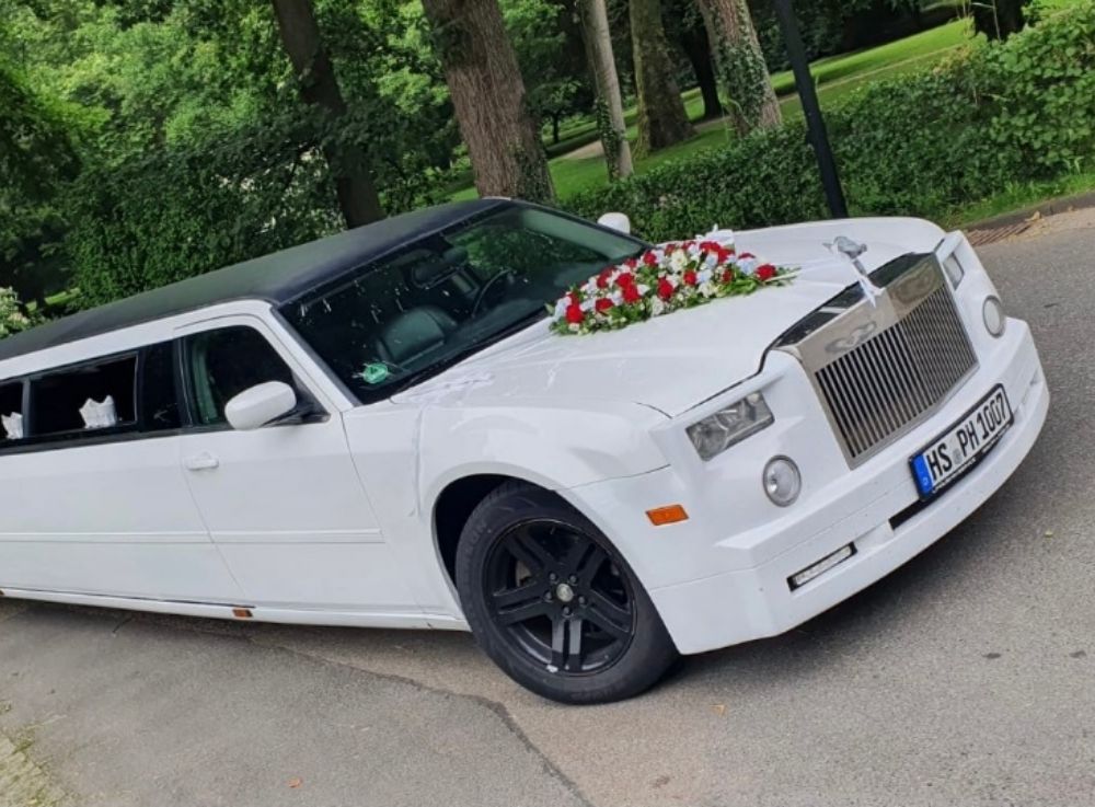 Limousine mieten Köln_Crysler Limousine weiß