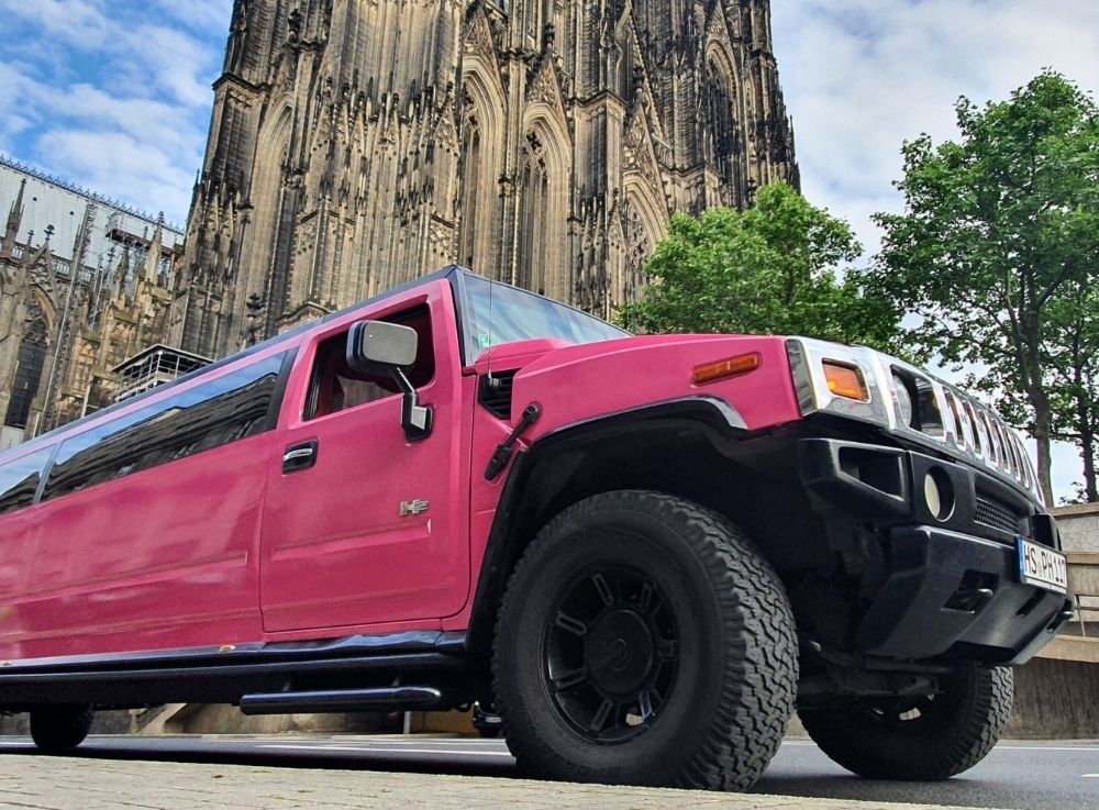 Limousine mieten Köln_Hummer Limousine pink