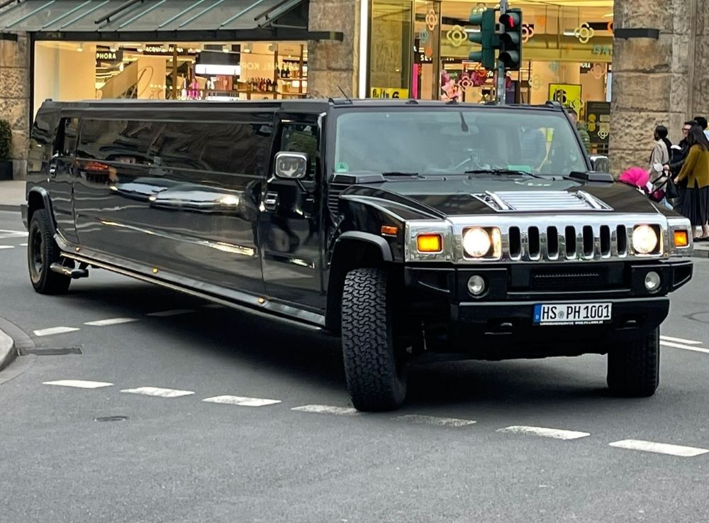 Limousine mieten Köln_Hummer Limousine schwarz