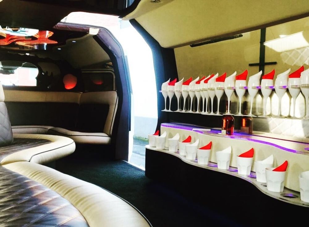 Limousine mieten Köln_Hummer Limousine weiß